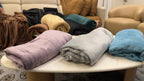 Mantas Pele de Ganso Premium em diferentes cores em ambiente interno