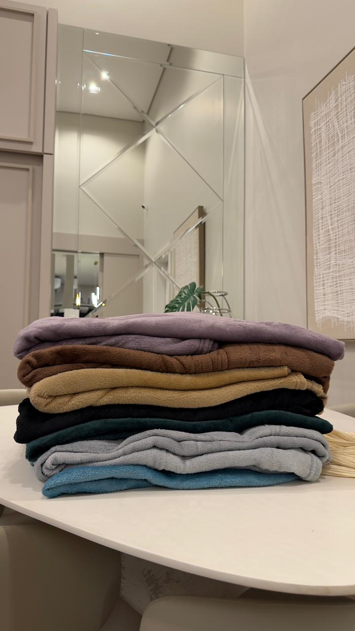 Pilha de Mantas Pele de Ganso Premium com opções de cores